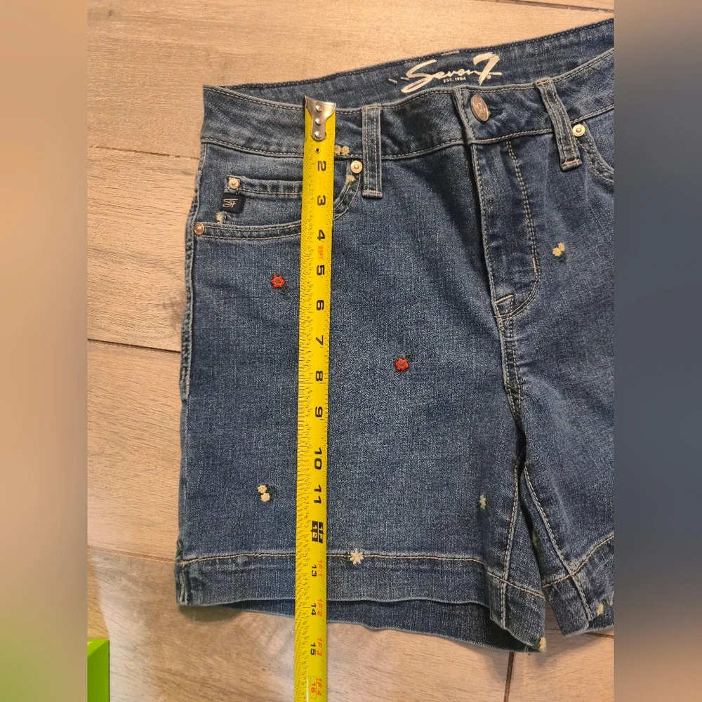 Seven7 Embroidered Denim Shorts Size 6